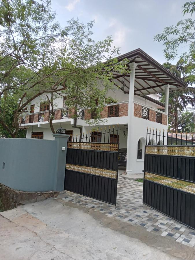 Sky Bloom Bed & Breakfast Homagama Dış mekan fotoğraf
